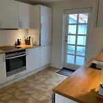 펜션 Idyllically Situated Wooden House By The Forest