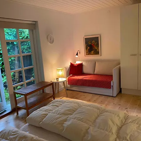 Idyllically Situated Wooden House By The Forest فيبورغ