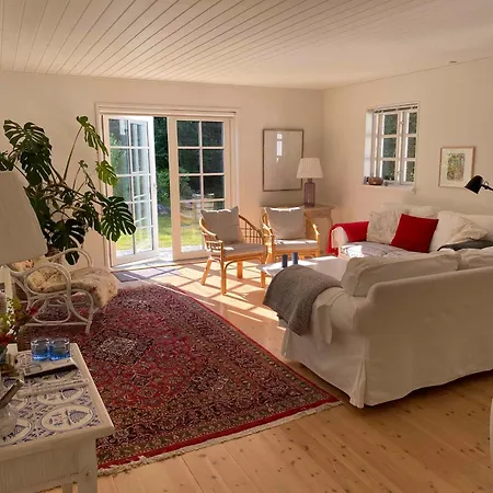 بيت للعطل Idyllically Situated Wooden House By The Forest