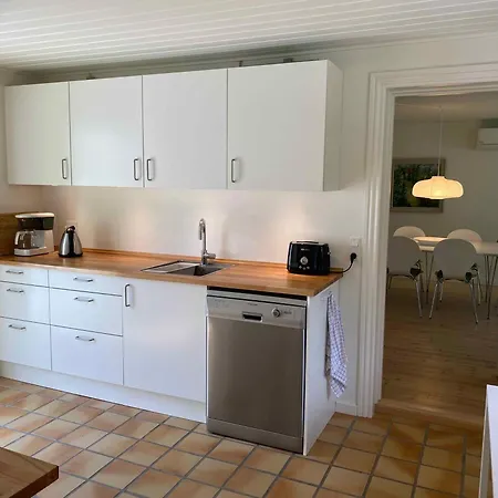 Idyllically Situated Wooden House By The Forest فيبورغ