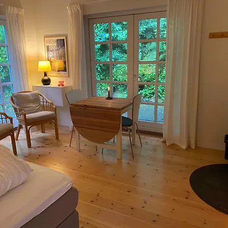 Idyllically Situated Wooden House By The Forest بيت للعطل