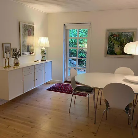 Idyllically Situated Wooden House By The Forest بيت للعطل *