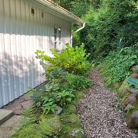 بيت للعطل Idyllically Situated Wooden House By The Forest فيبورغ