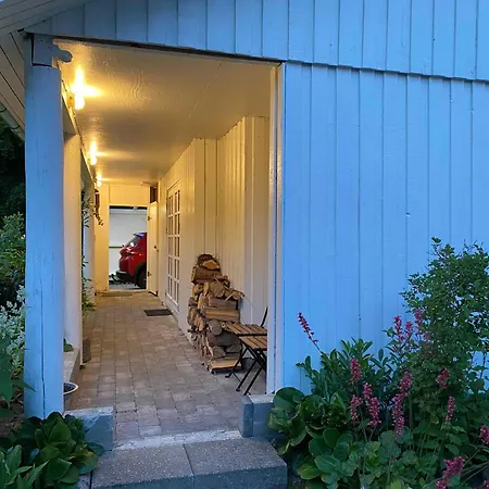 بيت للعطل Idyllically Situated Wooden House By The Forest