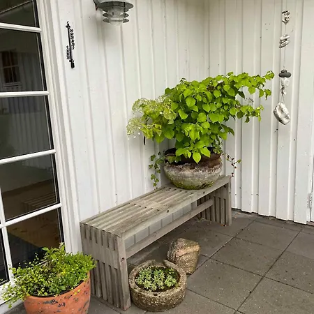 Idyllically Situated Wooden House By The Forest بيت للعطل فيبورغ