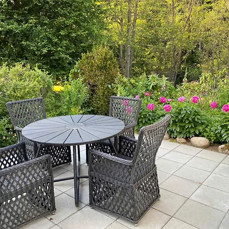 Idyllically Situated Wooden House By The Forest فيبورغ