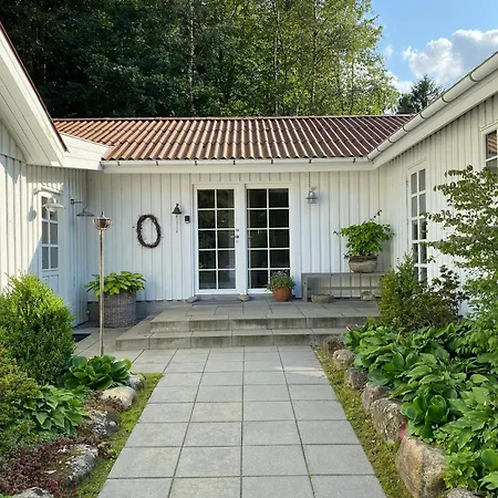 Idyllically Situated Wooden House By The Forest Ferienhaus